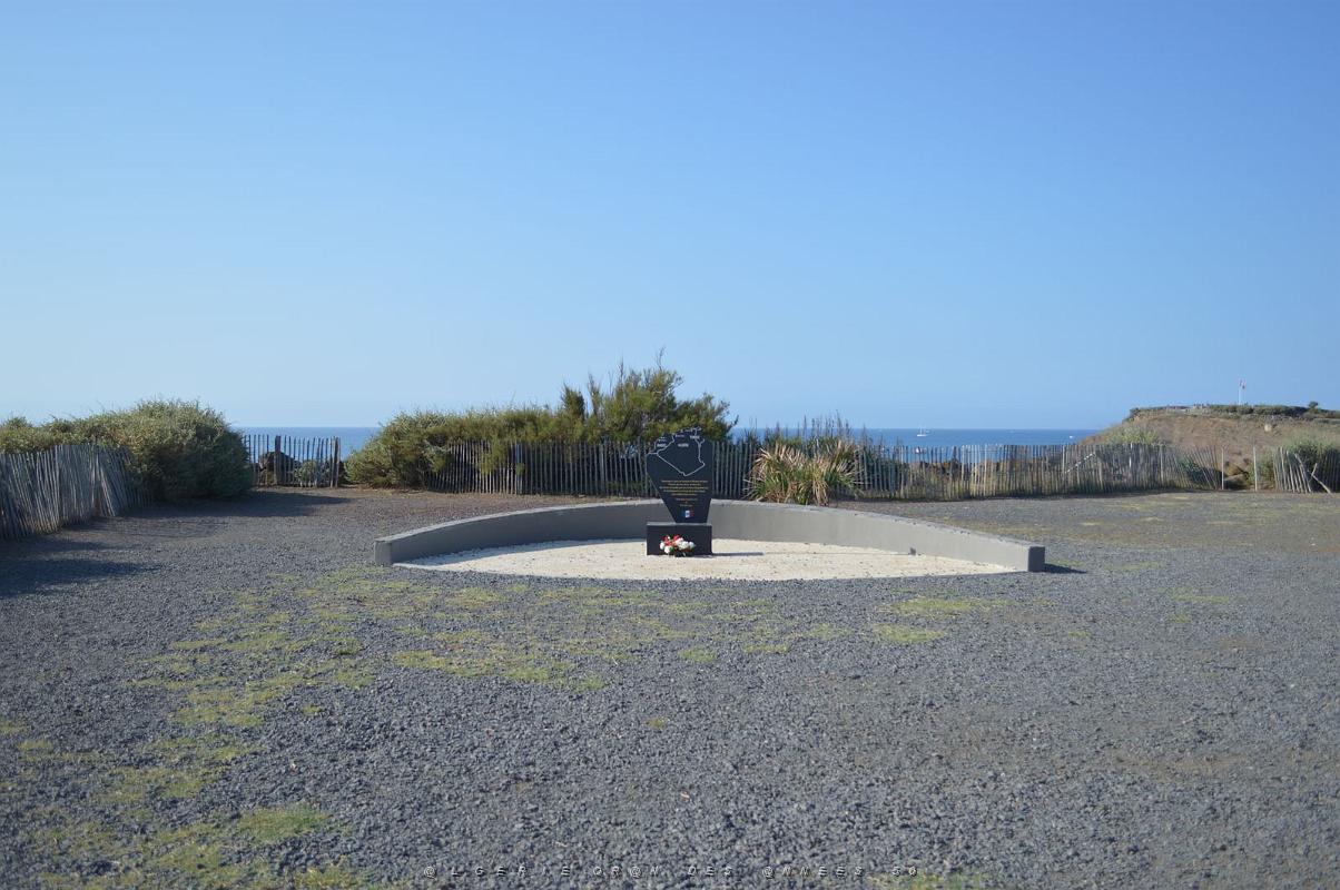 LA STELE DES P.N. AU CAP D AGDE AUX FALAISES DE LA CONQUE (2).JPG